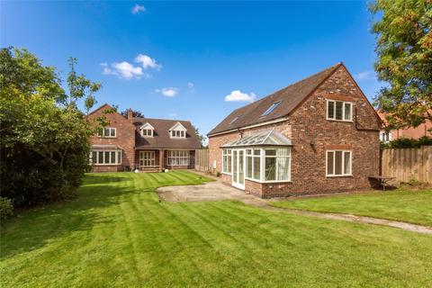 4 bed property, in Main Street, £925,000