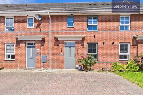 3 bed property, in Hawthorn Drive, £170,000