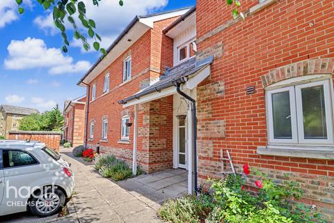 2 bed property, in Coates Quay, £240,000
