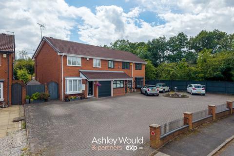 3 bed property, in Lyall Gardens, £290,000