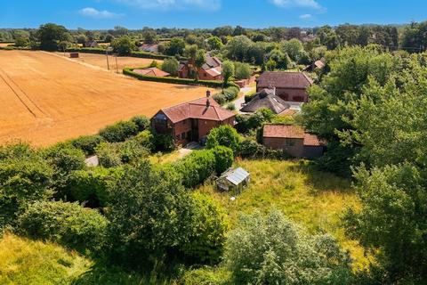 4 bed property, in Broad Lane, £475,000