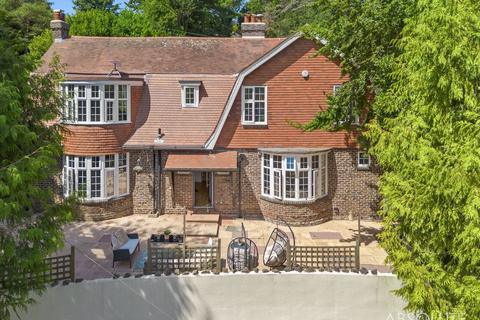 4 bed property, in Babbacombe Road, £725,000