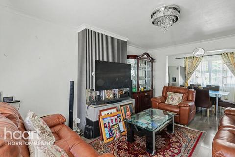 4 bed property, in Kensington Avenue, £500,000