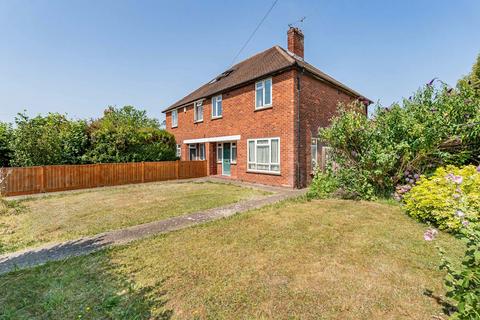3 bed property, in Hale Road, £495,000
