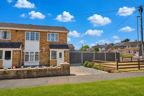 3 bed property, in Kenmore Drive, £230,000