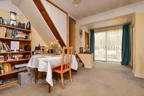 3 bed property, in Ermyn Way, £700,000