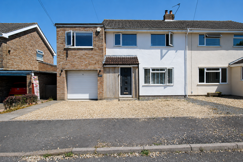 4 bed property, in Green Lane Avenue, £330,000