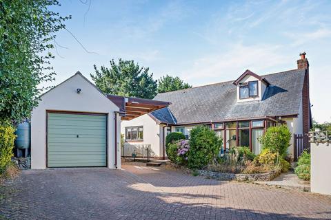 4 bed property, in Canada Hill, £430,000