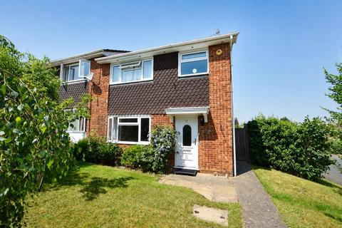 3 bed property, in Hawthorne Way, £399,950