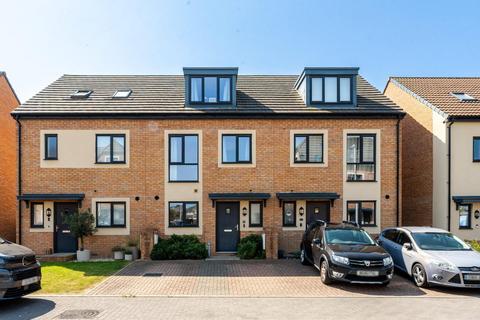 4 bed property, in Modern family home in the heart of Yatton, £369,950