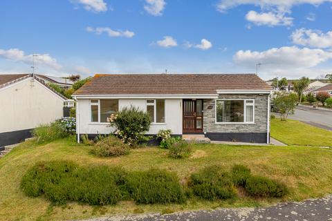 3 bed property, in Coombe Meadows, £350,000