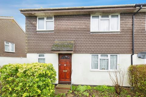 3 bed property, in Scottswood Close, £350,000