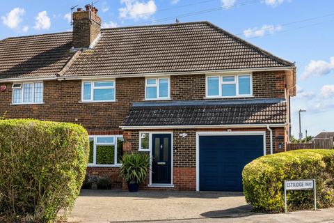 4 bed property, in Estridge Way, £600,000