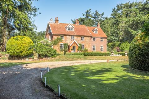 9 bed property, in Quintessential Country House in Chedgrave, £1,995,000