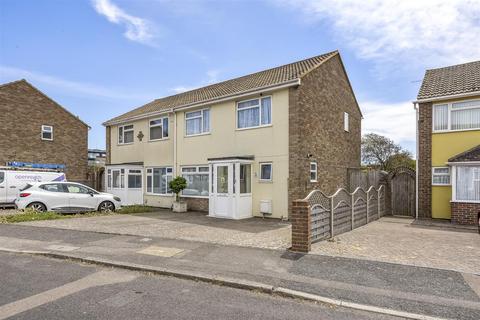 3 bed property, in Old Barn Way, £399,950