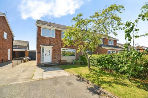 3 bed property, in Rainton Grove, £200,000