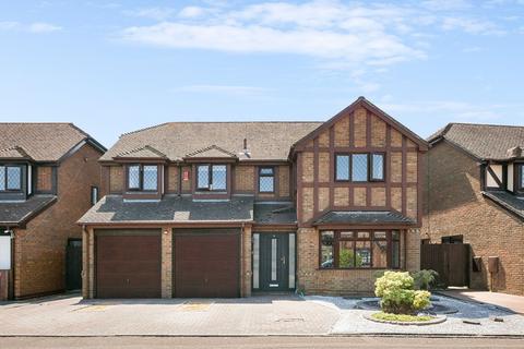 5 bed property, in Charlotte Close, £675,000