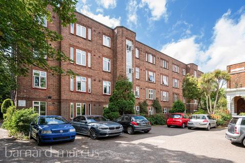 2 bed property, in Rosemary Gardens, £350,000