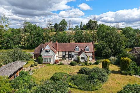 4 bed property, in Welland Stone, £350,000
