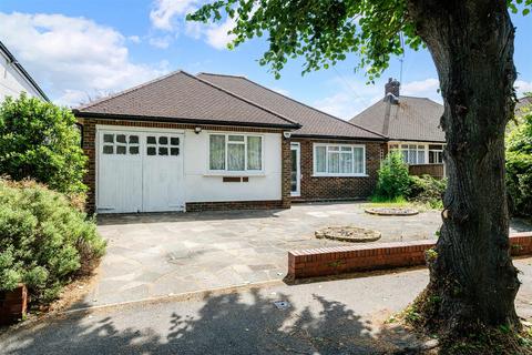 2 bed property, in Chalgrove Road, £875,000