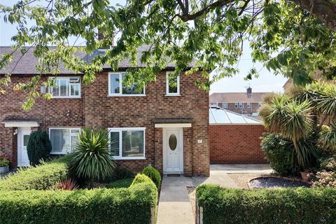 2 bed property, in Sandridge Road, £230,000