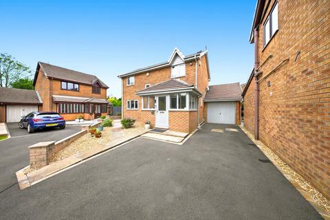 3 bed property, in Oakwood Close, £275,000