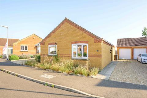 2 bed property, in Shire Close, £225,000