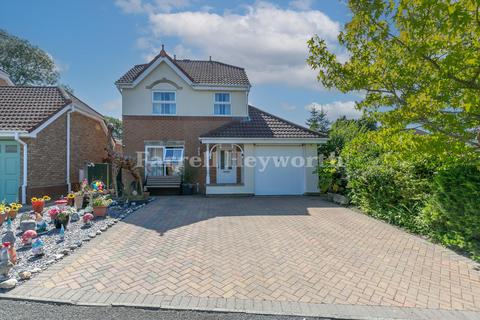 3 bed property, in Minster Park, £260,000