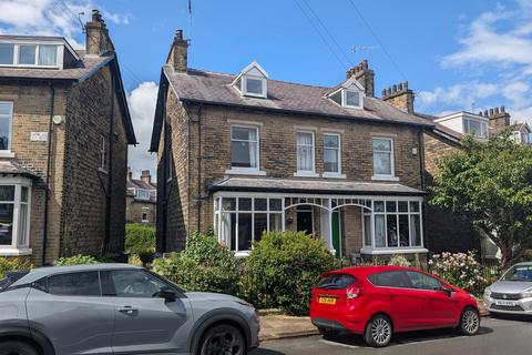 5 bed property, in Avondale Road, £330,000