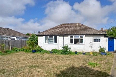 2 bed property, in Sea Road, £300,000