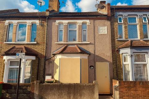 2 bed property, in 20 Khartoum Road, £280,000