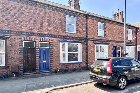 2 bed property, in Watling Street West, £300,000