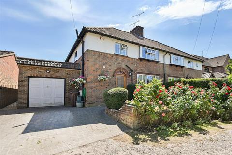 4 bed property, in Westfield Avenue, £1,000,000