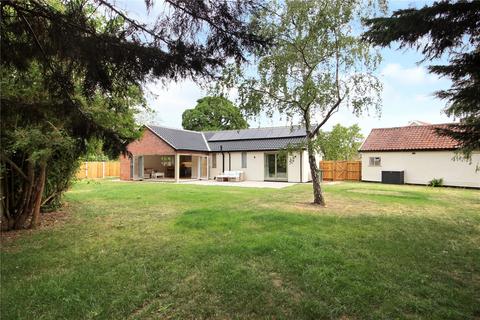 3 bed property, in Long Stratton Road, £475,000