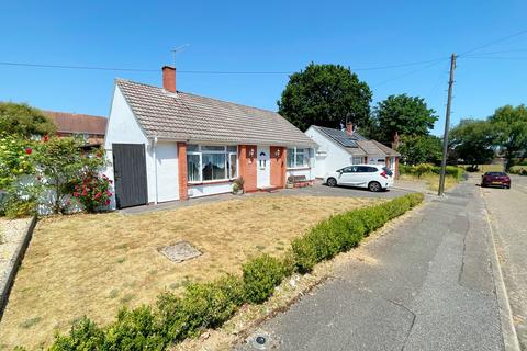 2 bed property, in Fernheath Close, £310,000