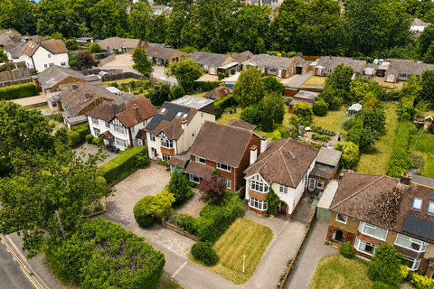 5 bed property, in Colney Heath Lane, £1,000,000