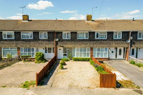 3 bed property, in Quarrendon Avenue, £350,000