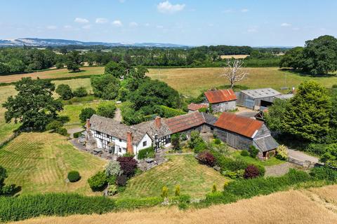 5 bed property, in Broxwood, £950,000