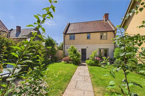3 bed property, in Bushy Coombe, £370,000