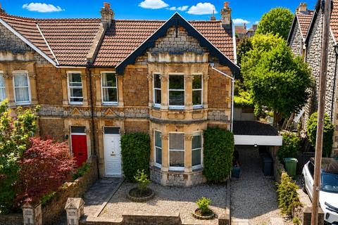 4 bed property, in Ashcombe Gardens, £485,000