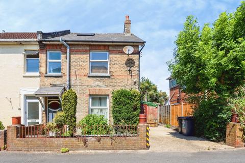 3 bed property, in Spring Road, £200,000