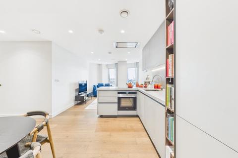 1 bed property, in 2 Cutter Lane, £375,000