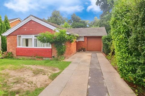 3 bed property, in Hillview Road, £375,000