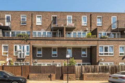 3 bed property, in Patriot Square, £500,000