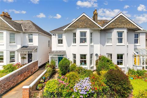 5 bed property, in Kingsley Road, £725,000