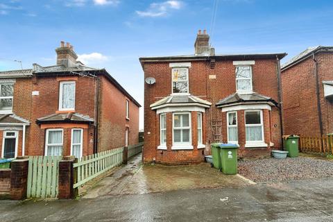 2 bed property, in Tremona Road, £270,000