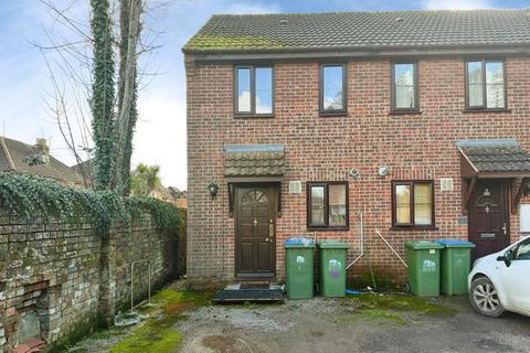 2 bed property, in Percy Road, £250,000