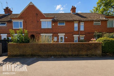 3 bed property, in Old Road, £110,000