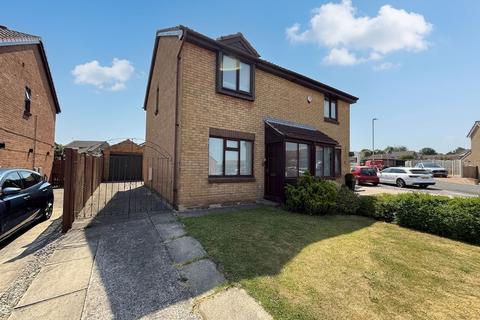 3 bed property, in Sheldrake Close, £200,000