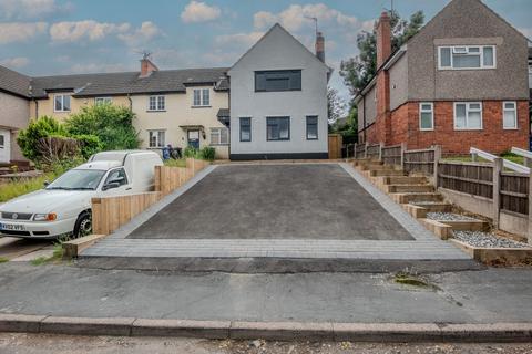 2 bed property, in Hadcroft Road, £195,000